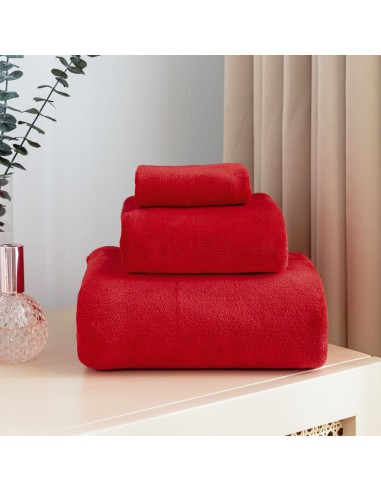 Quick-drying red microfiber towel