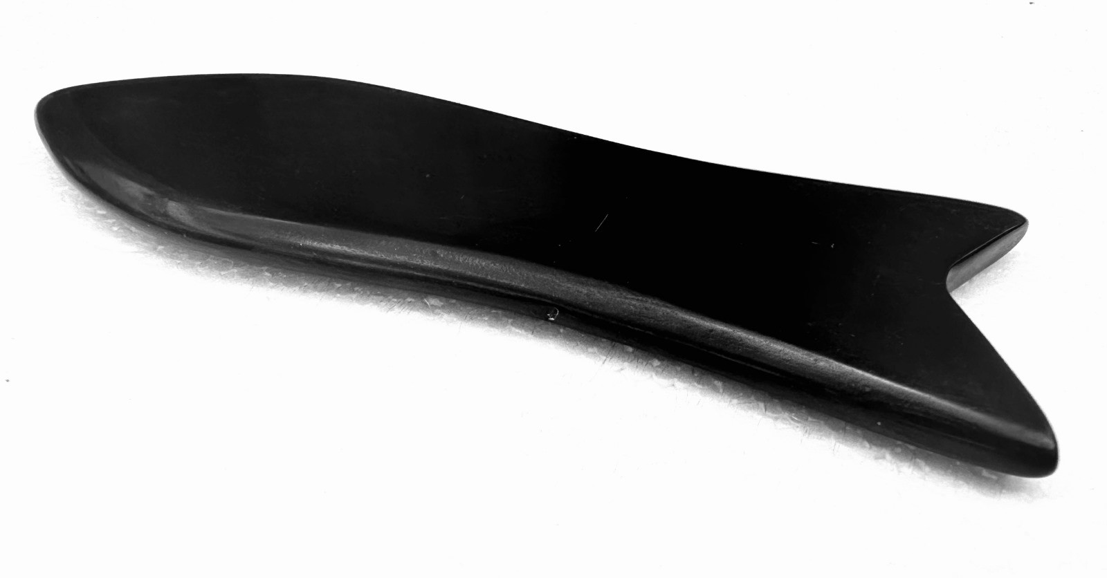 Płytka do masażu twarzy i ciała Gua Sha rybka